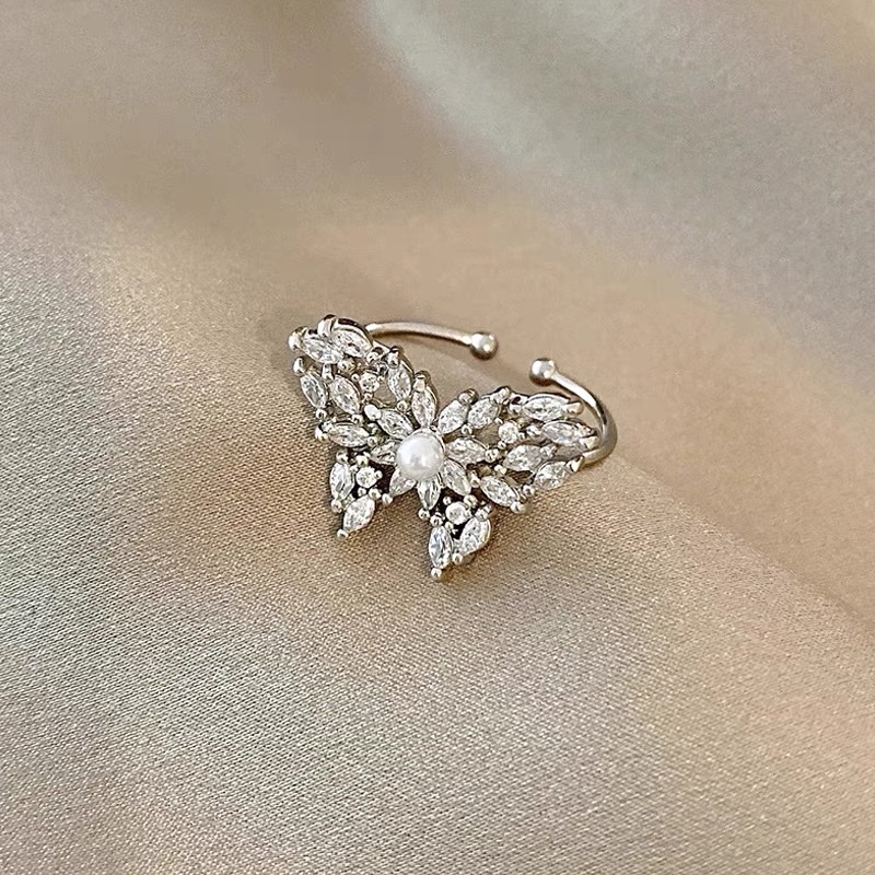 A new trendy, exquisite, simple and cold style ring with a fashionable and elegant look, the same as that of Internet celebrities Specification image