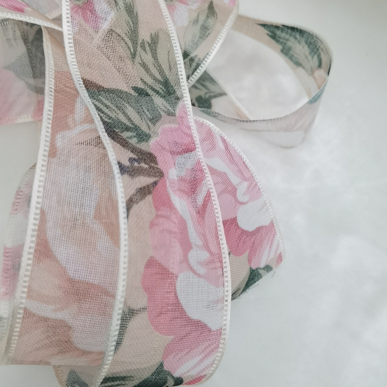 snfdb can be used on lace, DIY, Christmas, clothing, accessories, crafts, cartons, cards, hats, etc