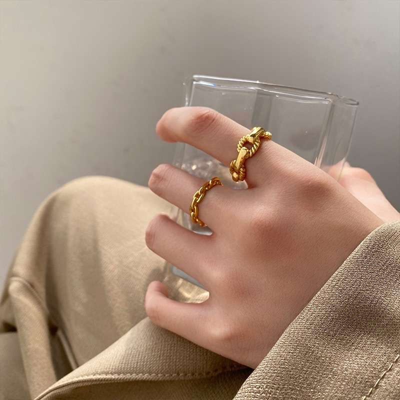 Retro gold ring, a niche design for women, fashionable and individual, trendy on Instagram, an open ring with a simple and cold style Application Scenario