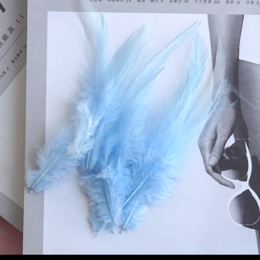 Chicken feather white tip 4-6 inches light blue