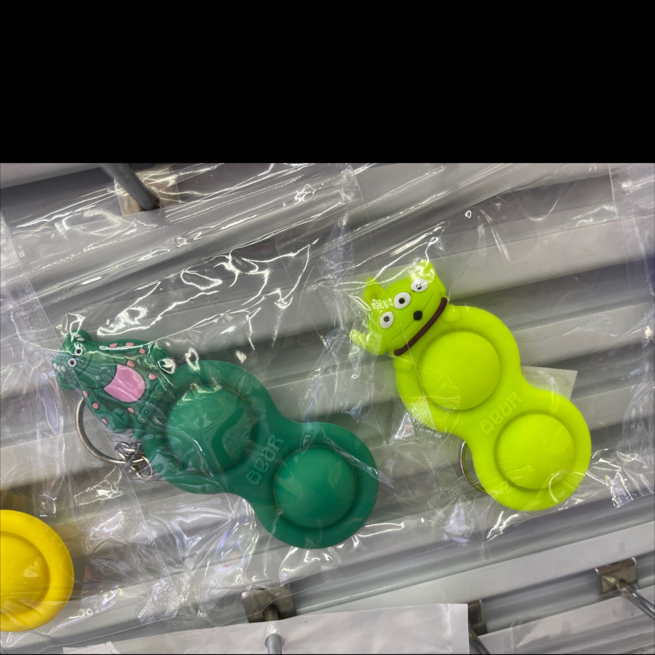 Extruded pendant multi-picture Item Picture