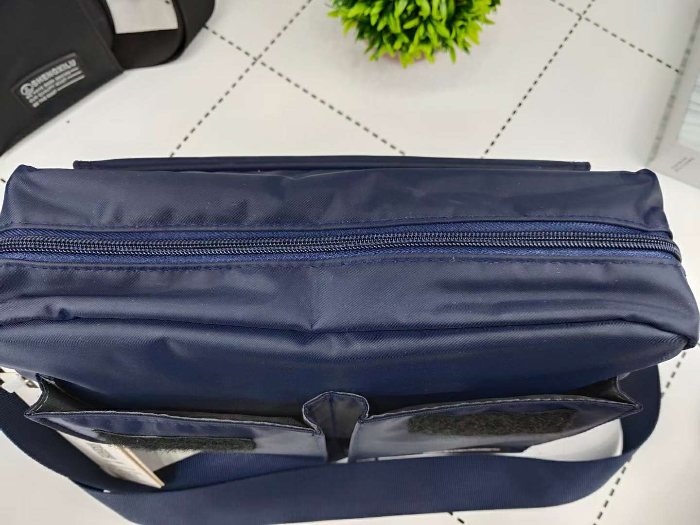 Waterproof Nylon Horizontal Shoulder Bag Specification drawing