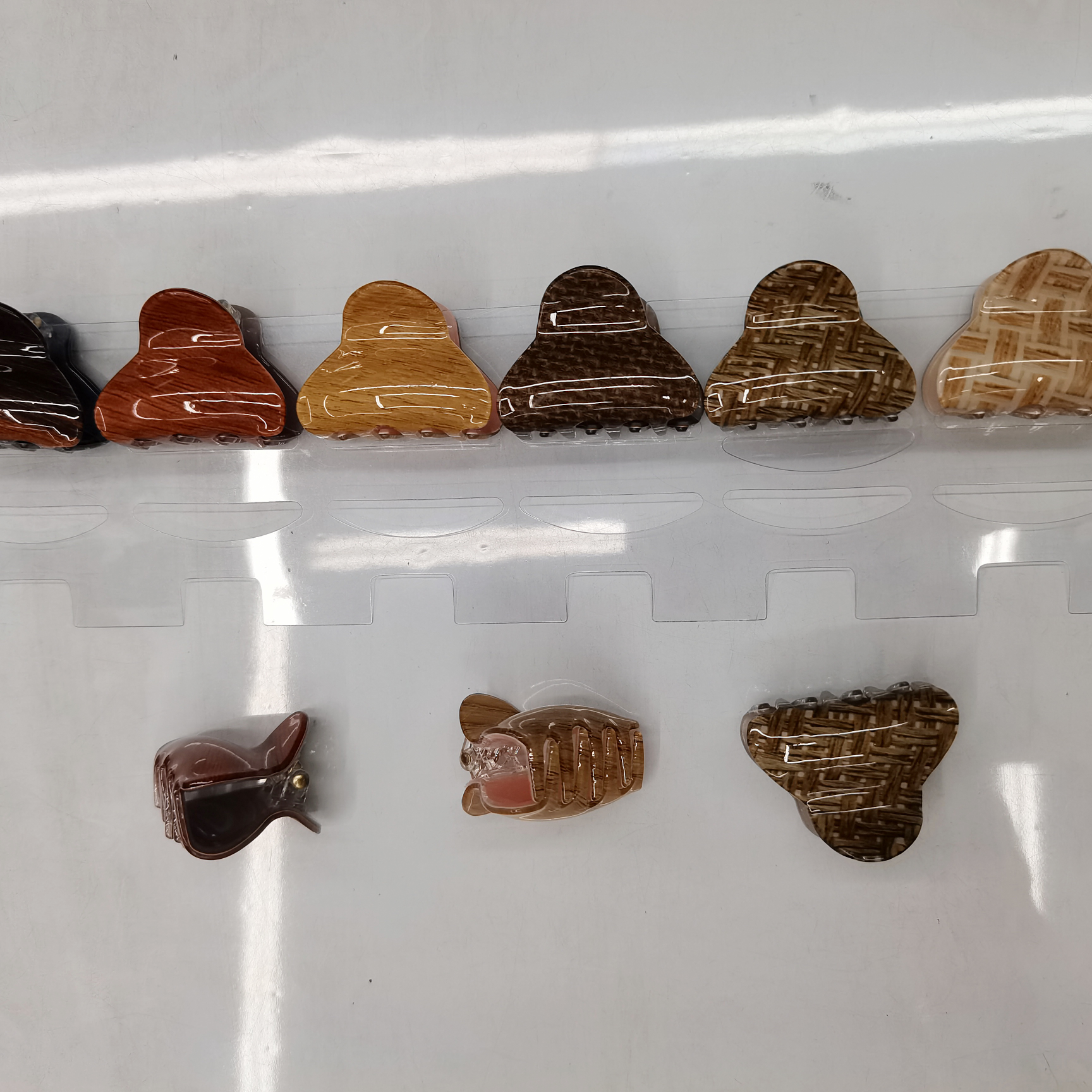 [伊莎饰品]店铺  亚克力材料时尚流行气质简约风五公分连体金色底夹发爪  型号{99}