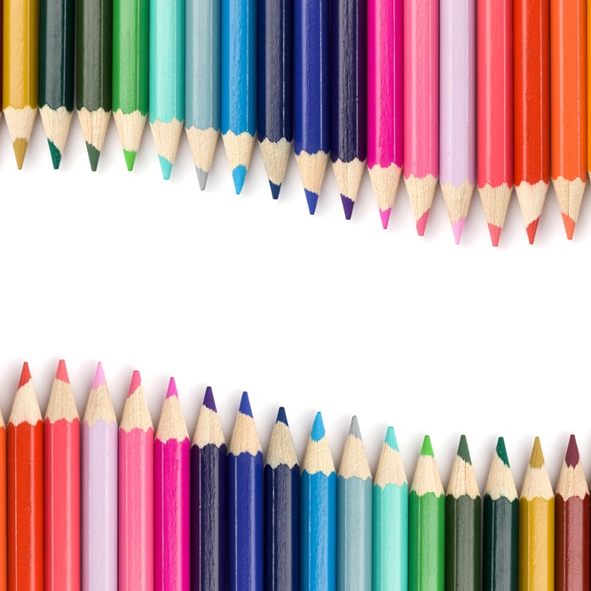 多美儿学生画画彩色铅笔填色