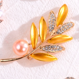 Brooch 360