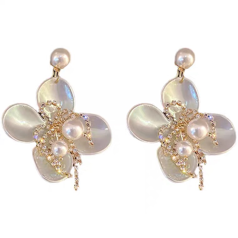 Fashionable star shell long earrings, retro, exquisite, high-end and elegant zirconium-encrusted earrings