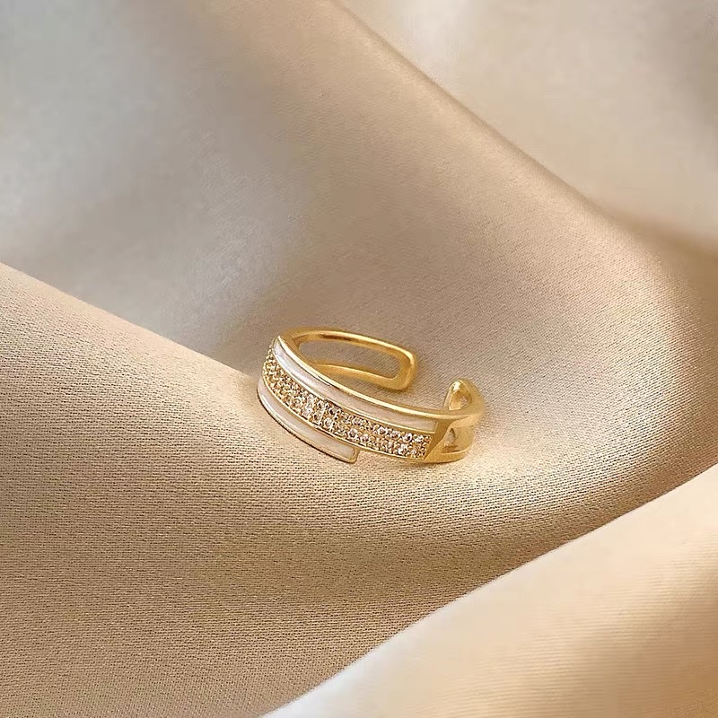 A new elegant, sweet and ladylike fashion ring from Japan, South Korea, Europe and America Item Picture