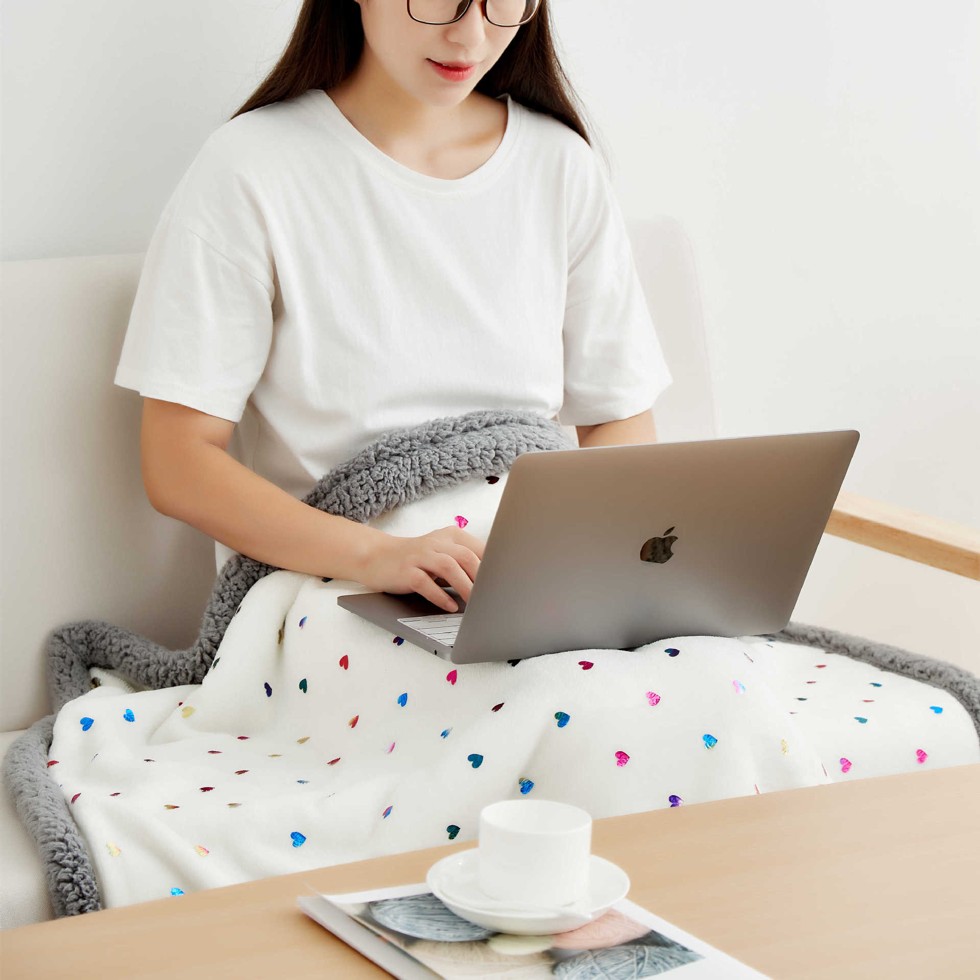 Double-layer cotton fleece flannel blanket for nap, gold-embossed, 75*100, 100*150cm detail image 7