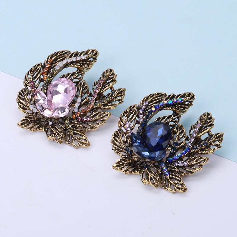 Elegant temperament flower brooch European and American style atmosphere personality corsage woman coat Cardigan pin accessory gift woman