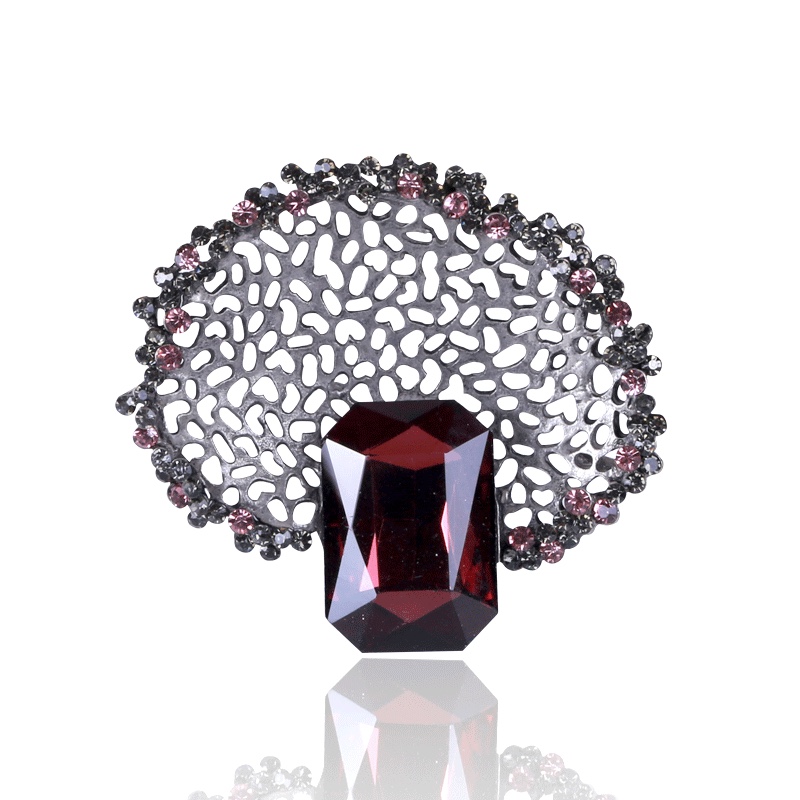 New European and American vintage glass brooch style corsage elegance