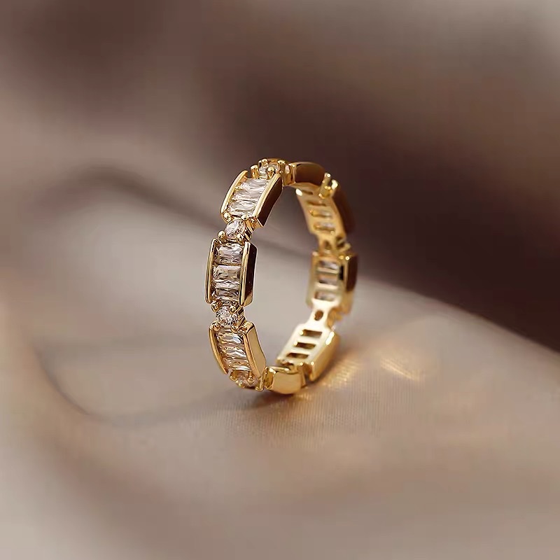 A refined and luxurious ring with the air of a noble lady is the top choice for banquets Specification image