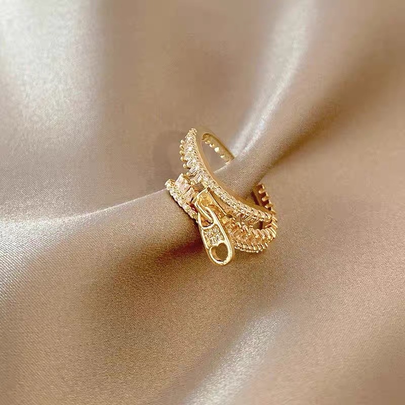 A high-end, personalized design with a zipper pattern, a fashionable and trendy ring that is the same as that of Internet celebrities Application Scenario