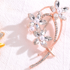 Brooch 361