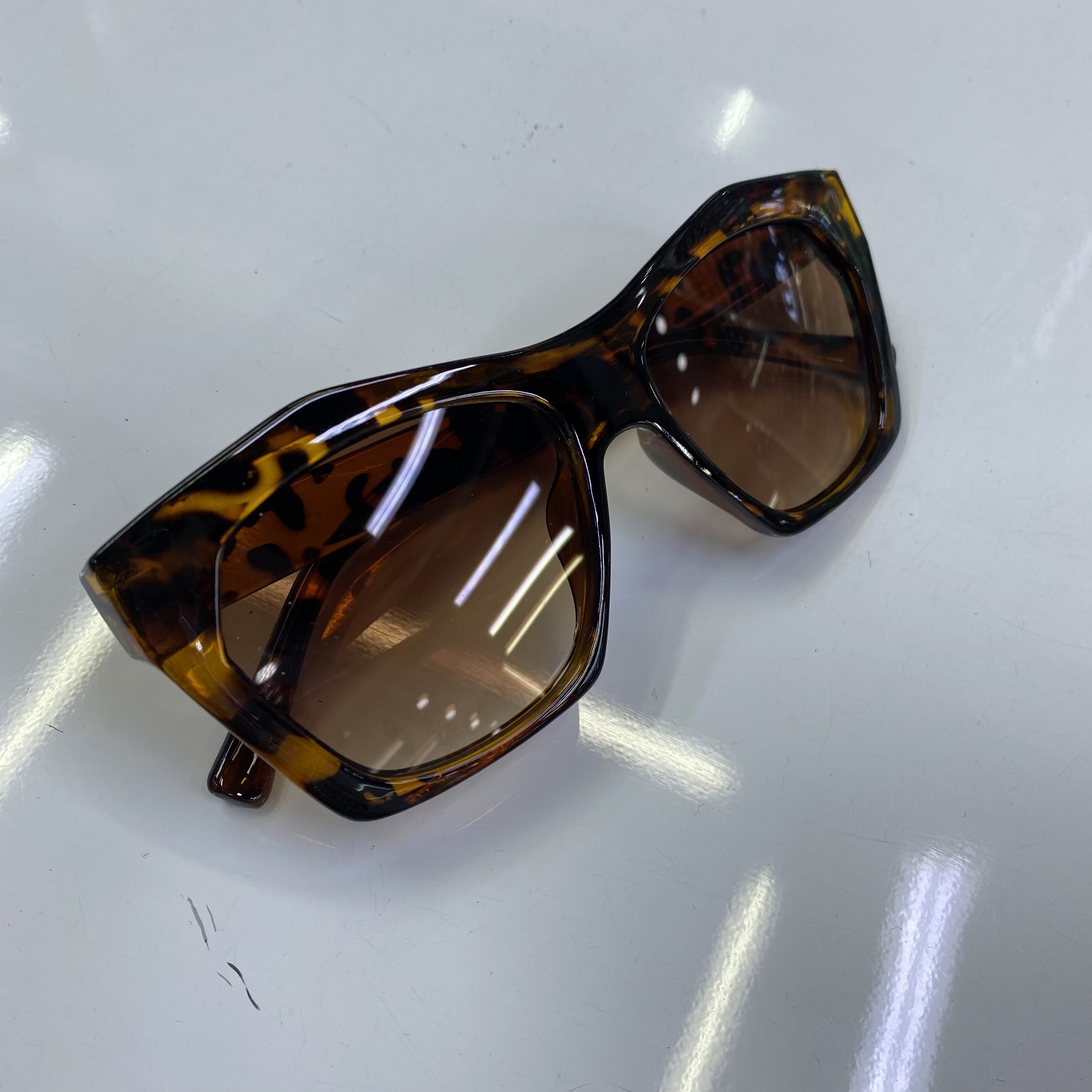 Fashionable sunglasses, driving glasses, men's and women's trendy UV protection driving glasses, Korean-style trendy round face sunglasses for women details Picture