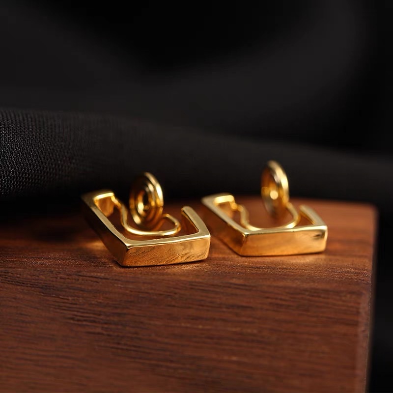Ear-clipped women's summer European and American style small, simple and elegant cold style earrings detail image 1