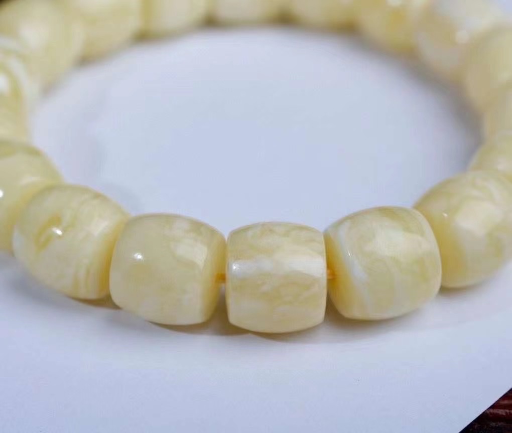 White honey wax bracelet detail image 2