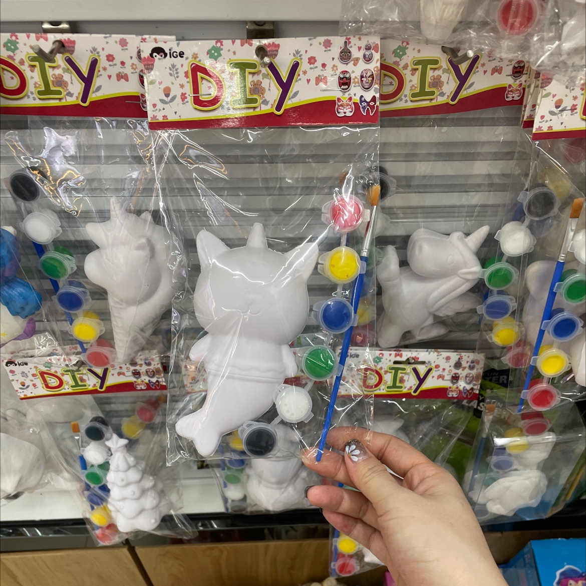 DIY涂色减压回力弹玩具，鲨鱼宝宝