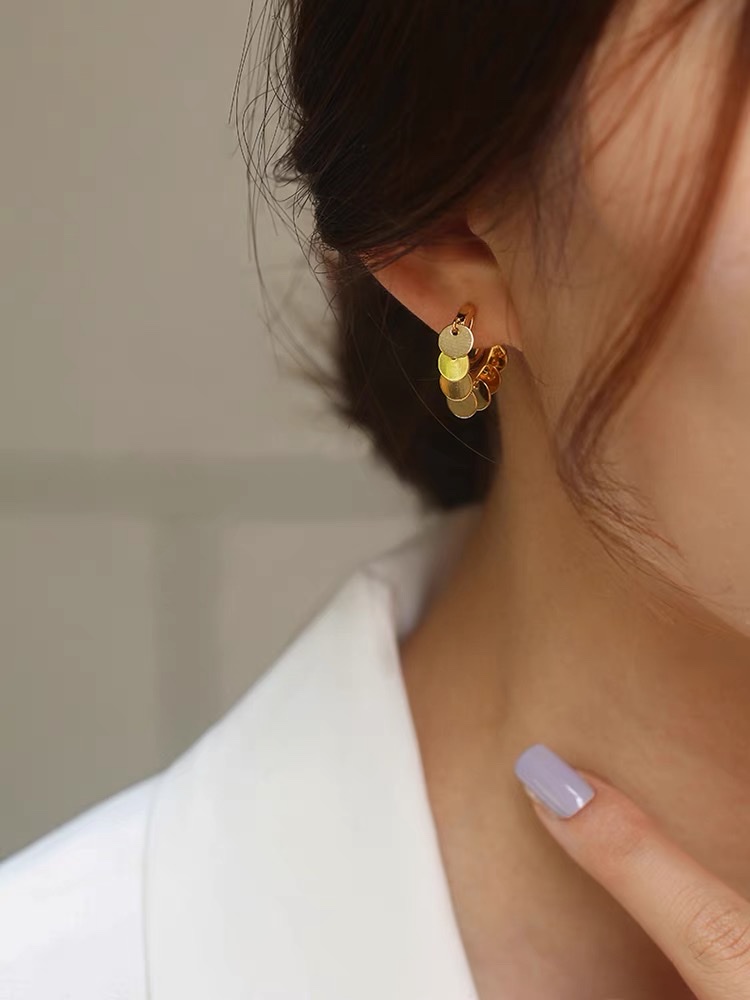 Ear clip women's summer European and American style small, simple and elegant cold style earrings 4 Specification image