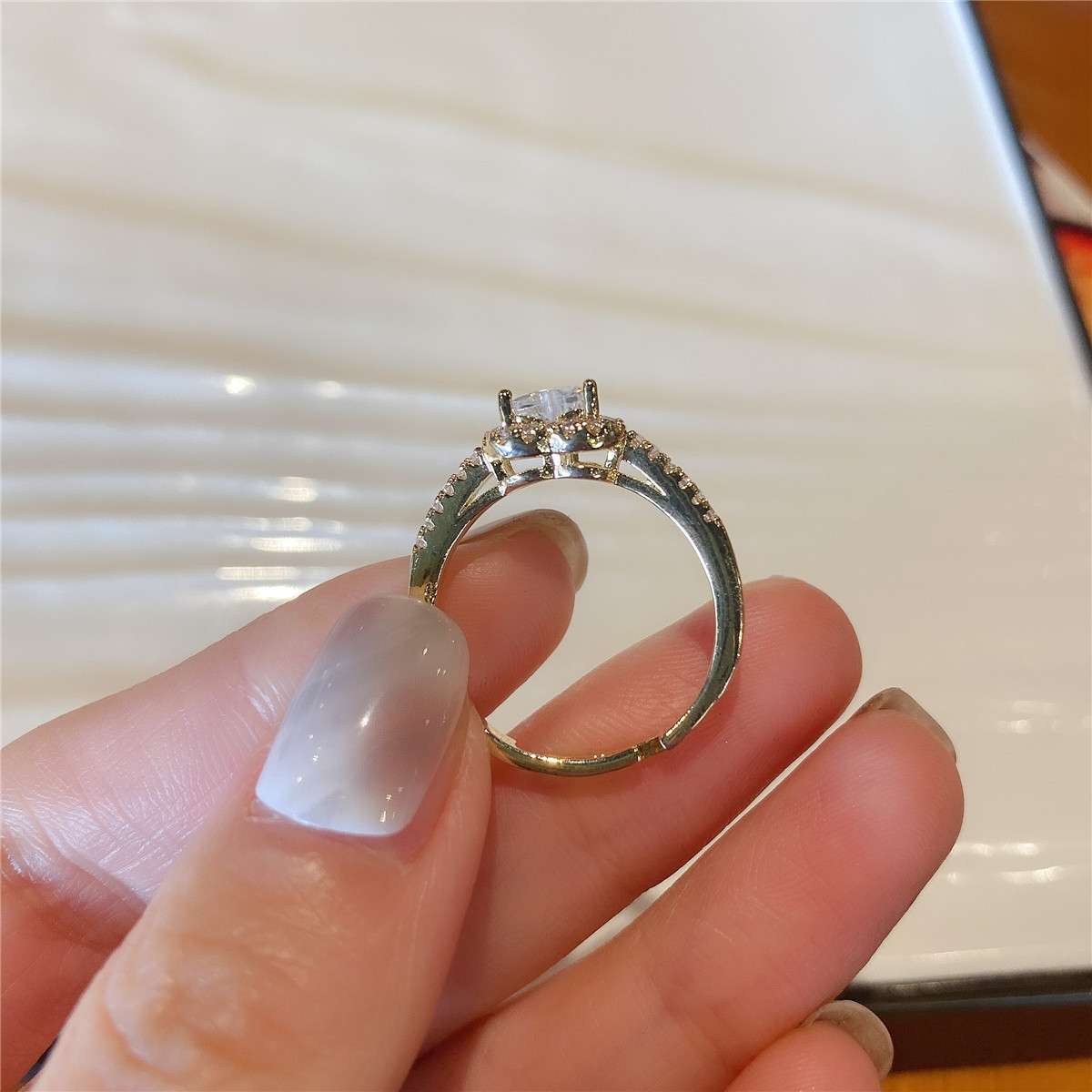 ذلك أن النساء من معدن الزكون، معدن أكواخ Item Picture