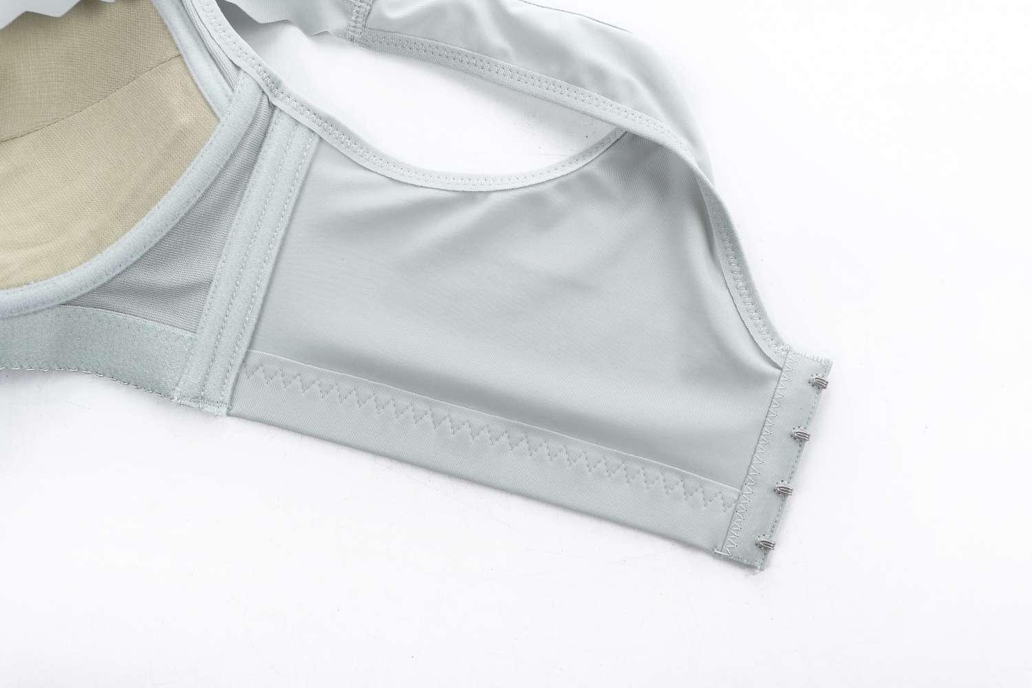 A wide shoulder and back close-in bra without steel rims, ice silk, and can be freely cut Application Scenario