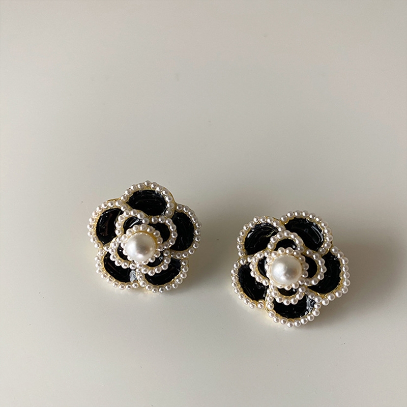 French camellia fragrance pearl stud earrings, retro flower women's summer niche high-end earrings, light luxury heavy industry earrings Application Scenario