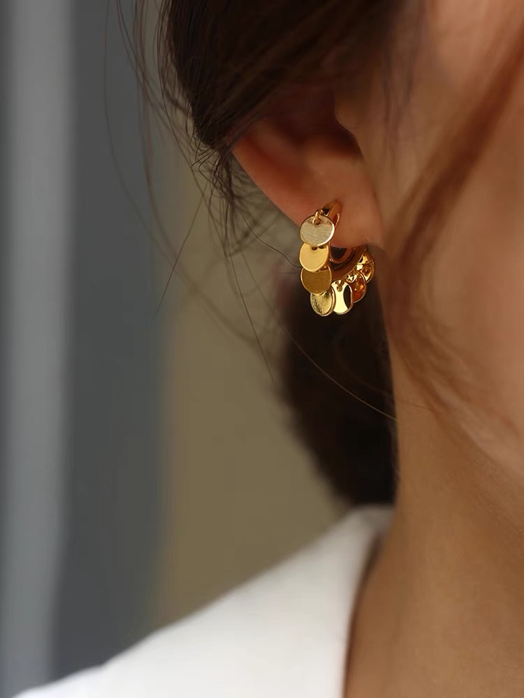Ear clip women's summer European and American style small, simple and elegant cold style earrings 4 details Picture