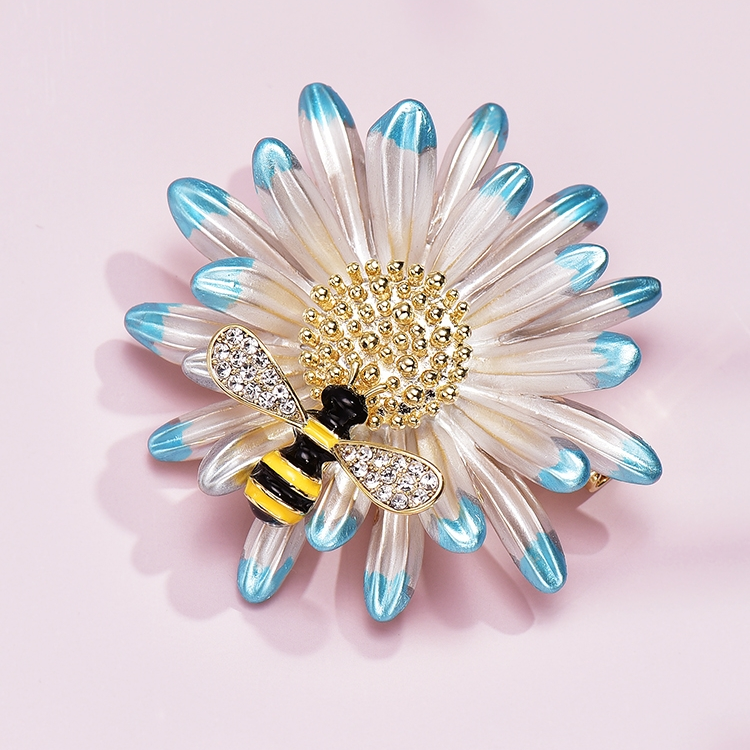 Brooch 470