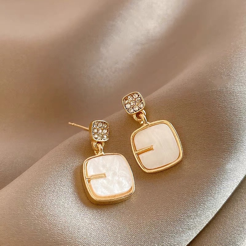 Square full-diamond and shell-inlaid exquisite and luxurious earrings, the same style as those of big brand Internet celebrities details Picture