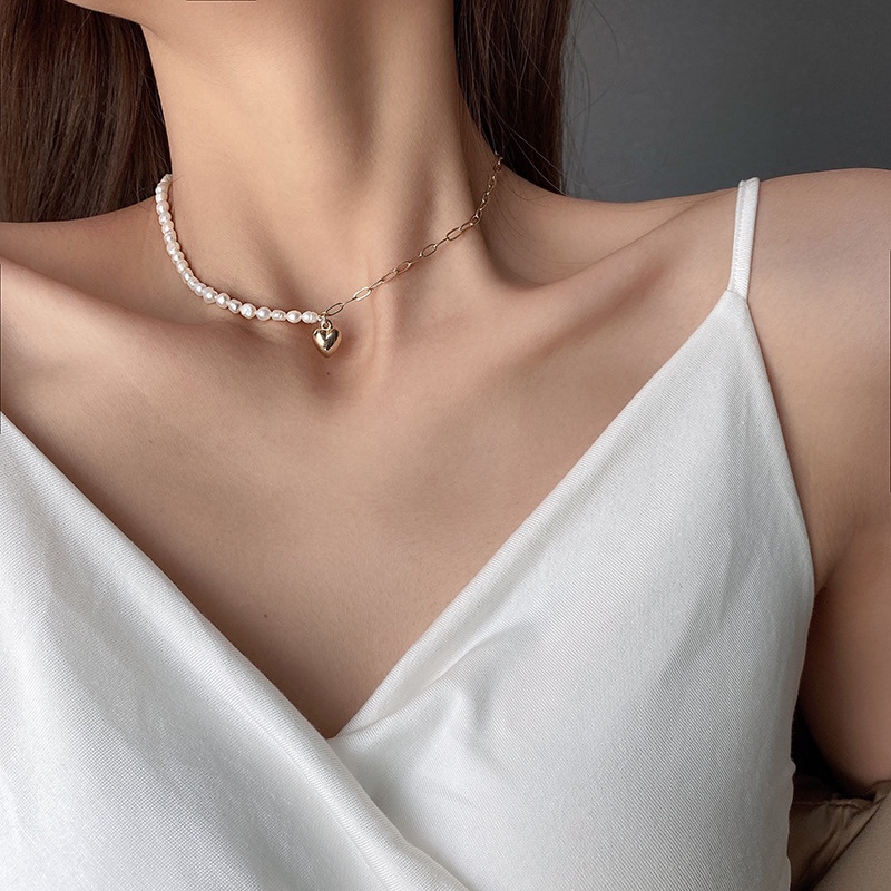 Titanium steel heart-shaped pearl necklace, women's collarbone chain, niche design, Instagram trendy style, Internet celebrity retro Hong Kong-style sweater