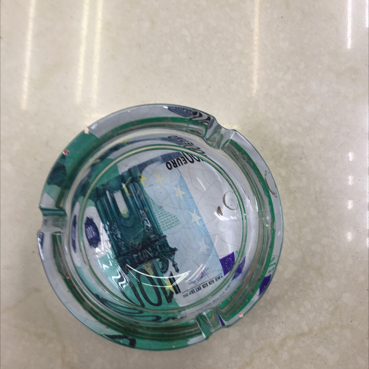 玻璃花形烟缸细节图