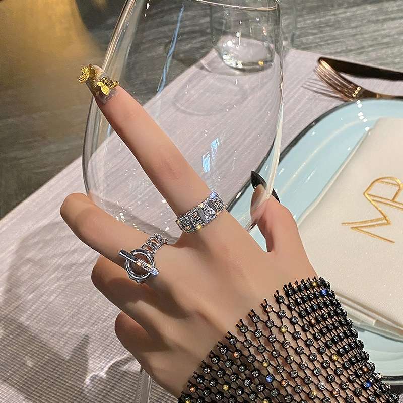 Luxurious and dazzling diamond open index finger ring for women, fashionable and individual, Instagram trendsetter, high-end and cold style ring stand Specification image