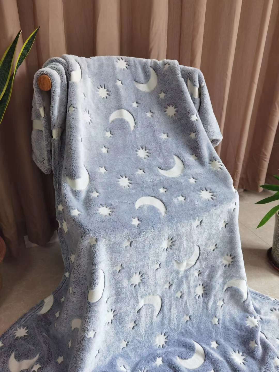 Luminous flannel blanket, luminous at night, 230GSM, 150*200cm size, custom-made detail image 9