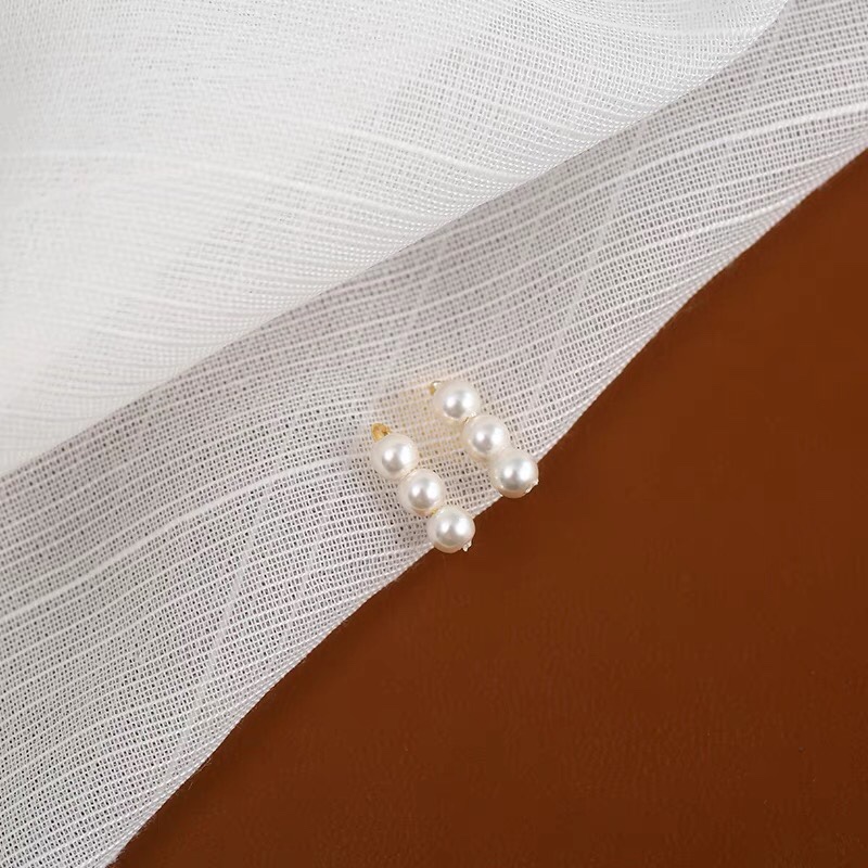 Ear-clipped women's summer European and American style small, simple and elegant cold style earrings, Jieya steel jewelry