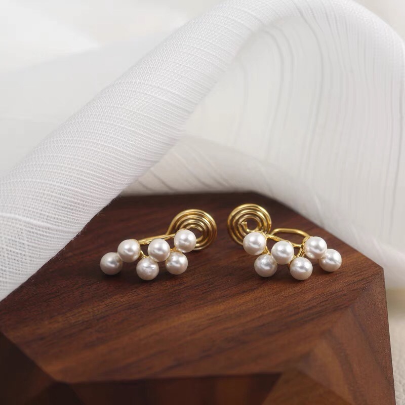 Ear clip women's summer European and American style small, simple and elegant cold style earrings 1