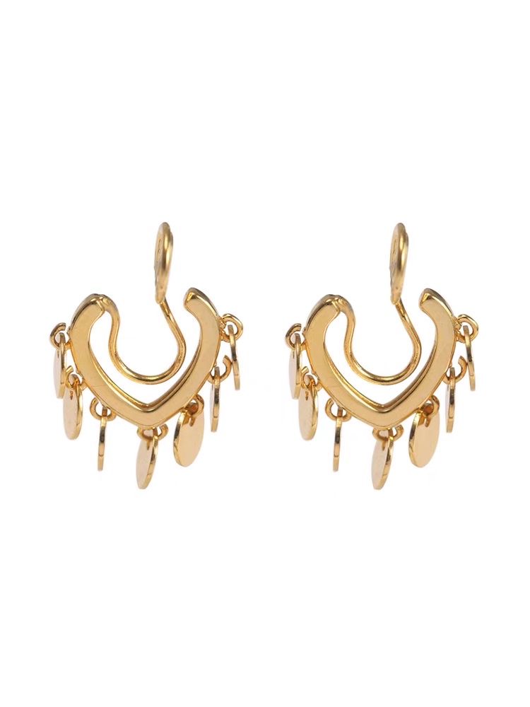 Ear clip women's summer European and American style small, simple and elegant cold style earrings 4 Application Scenario