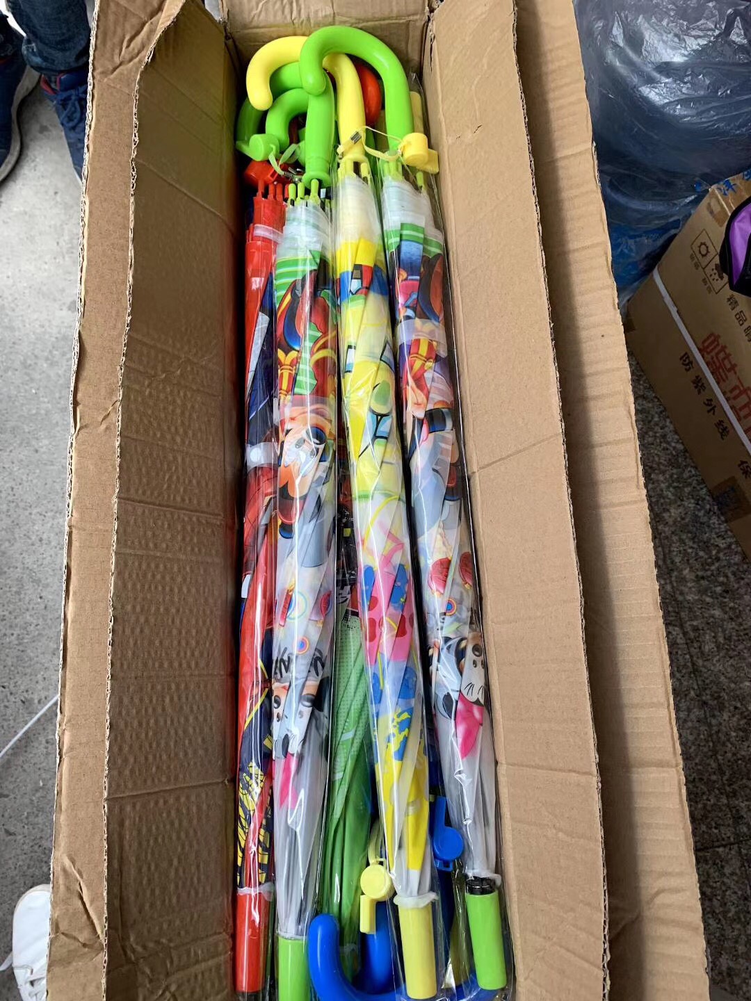Children's Cartoon Umbrella Long Handle Umbrella Lovely Shade Rain Umbrella Application Scenario