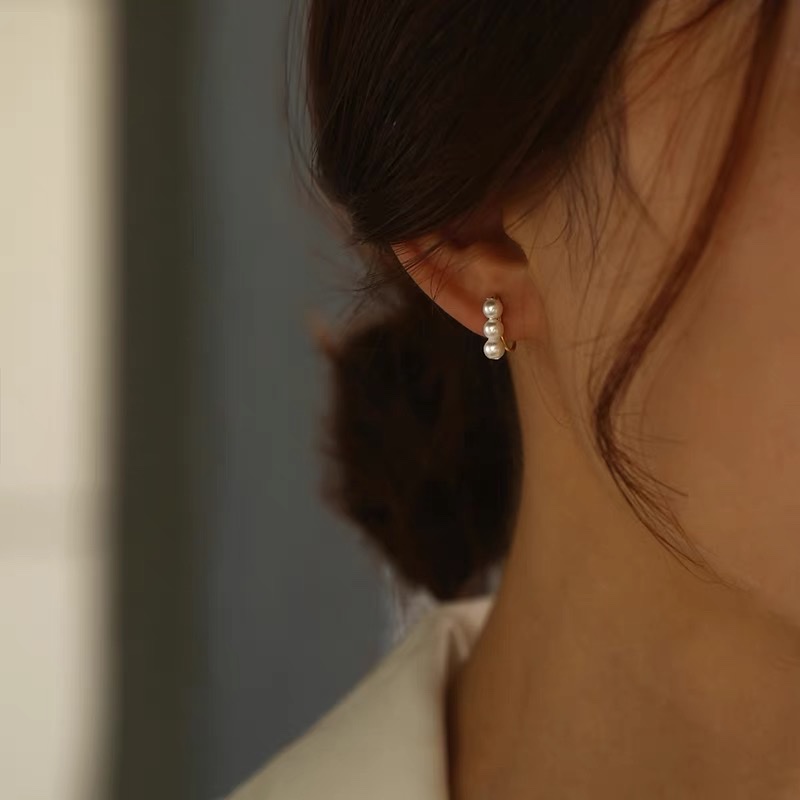 Ear-clipped women's summer European and American style small, simple and elegant cold style earrings, Jieya steel jewelry Application Scenario