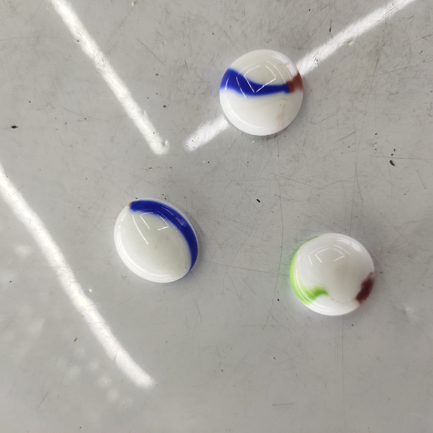 Colorful small pebbles mixed in color, transparent glass flat beads, hydroponic fish tank decoration, aquarium, seven-color glass flat bead fish tank vase, hydroponic landscape decoration, counter decoration, handcrafted diy Maasai handicrafts detail image 1