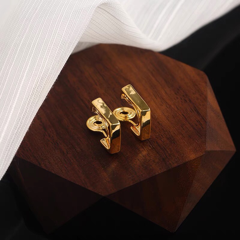 Ear-clipped women's summer European and American style small, simple and elegant cold style earrings