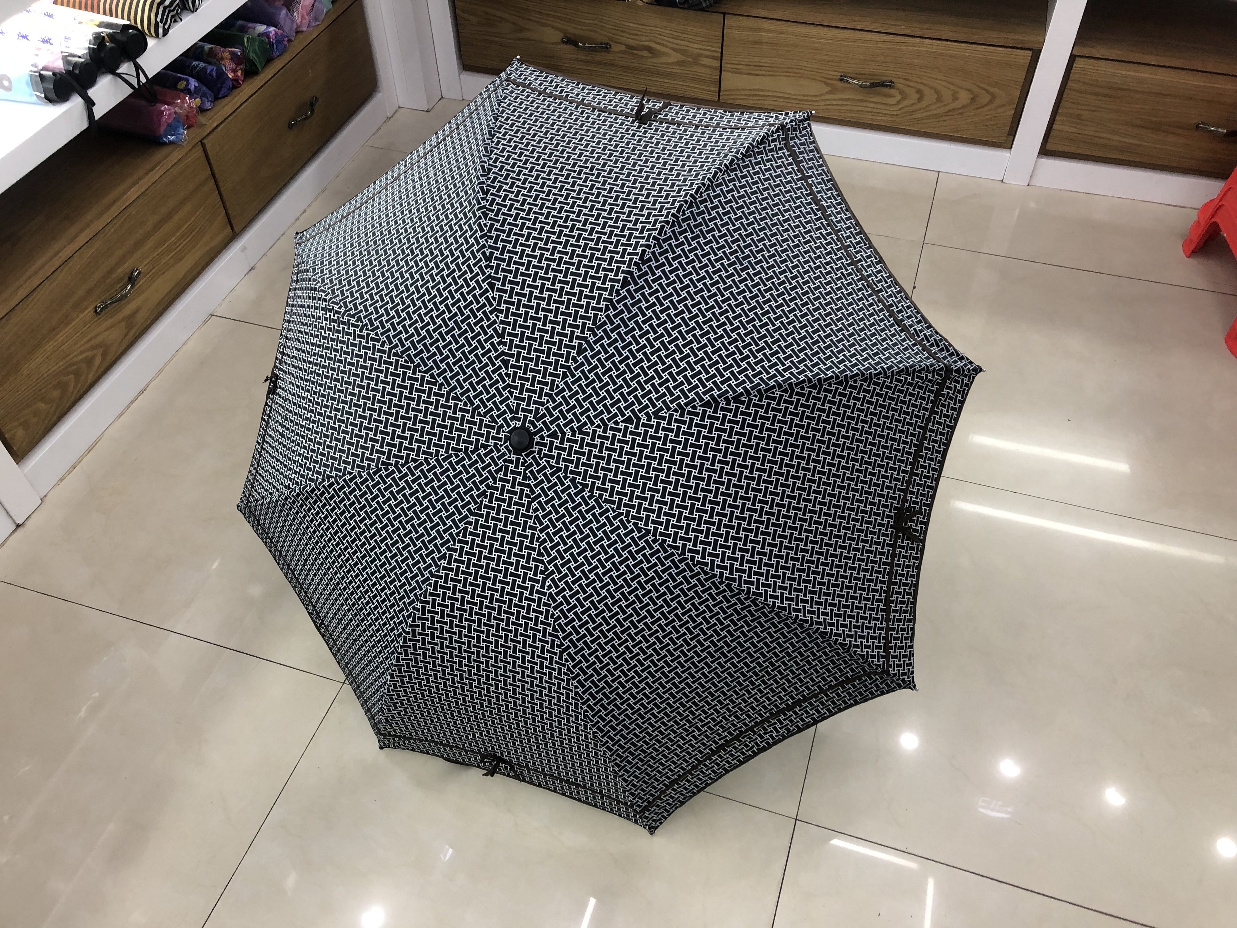 Vinyl Sun Umbrella Sunscreen Umbrella Item Picture
