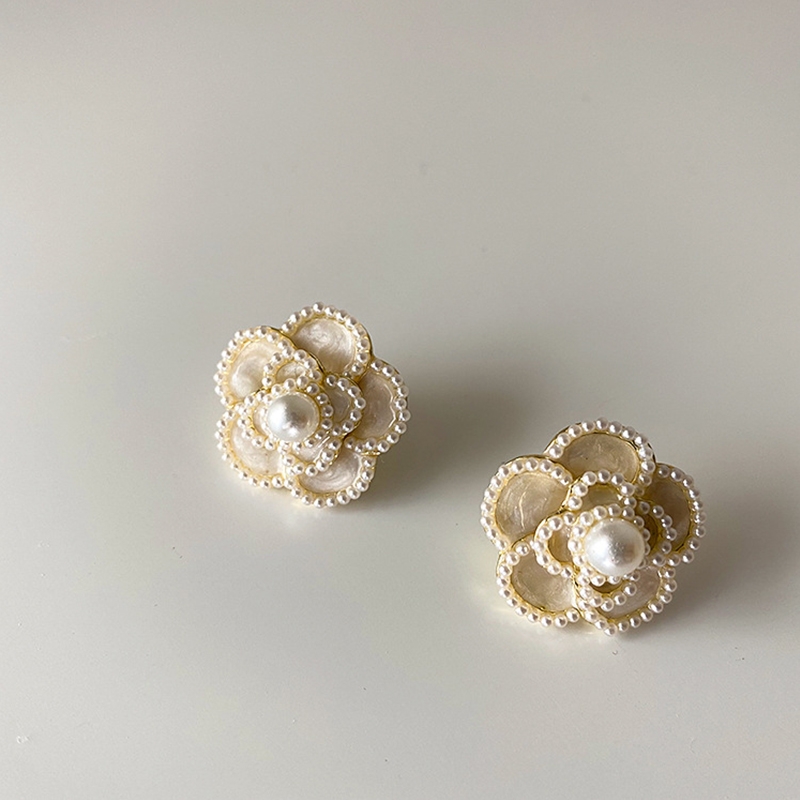 French camellia fragrance pearl stud earrings, retro flower women's summer niche high-end earrings, light luxury heavy industry earrings Item Picture