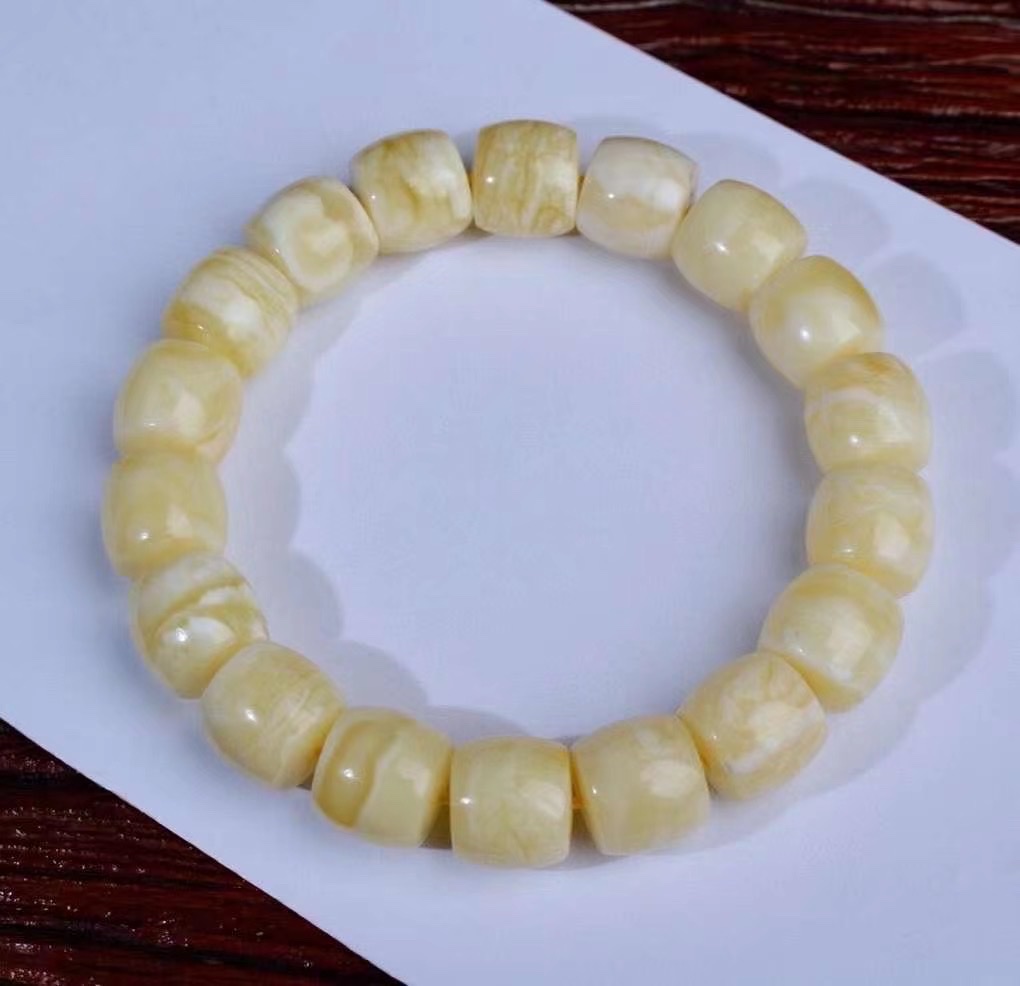 White honey wax bracelet detail image 3