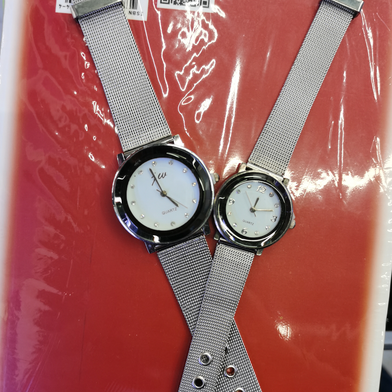 A pair of expression couple steel wire quartz watches