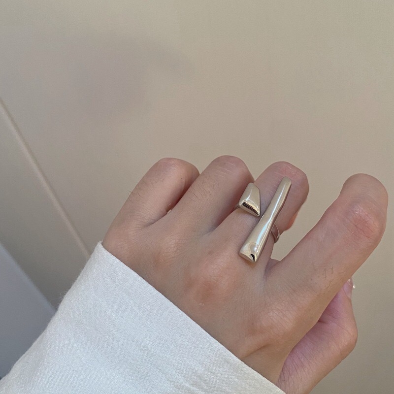 Jade Bead -049 European and American design sense, asymmetrical, niche gold-plated, unique personality, high-end feel, adjustable opening, index finger ring Application Scenario