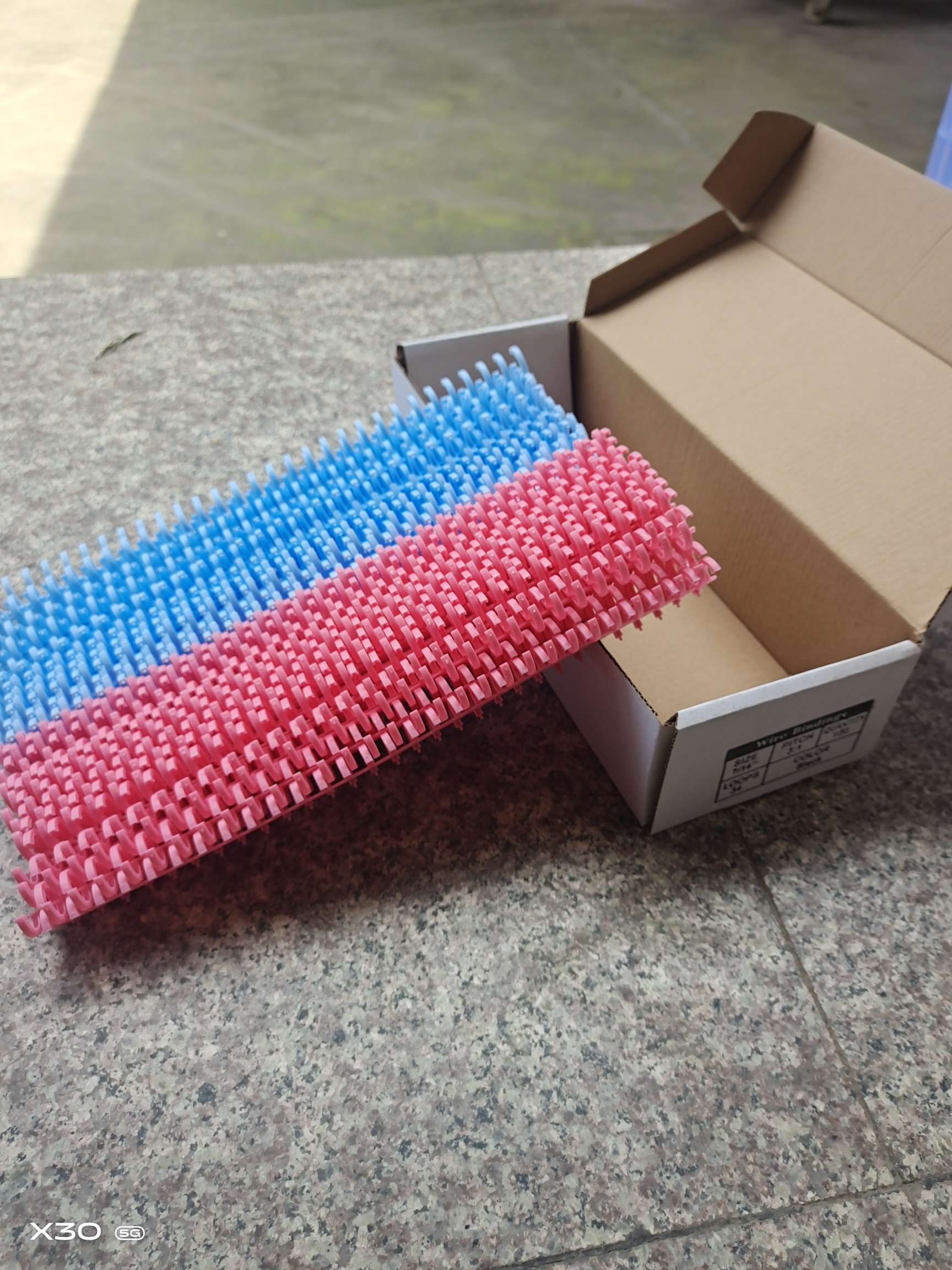 DIY塑料线圈活页本配件20孔26孔30孔 便于活页内页收纳线圈本两用详情图3