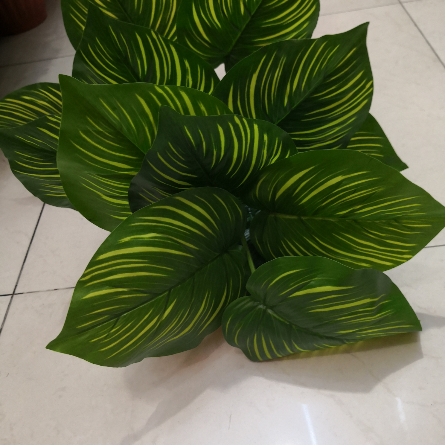 195 artificial flowers are a bestseller with affordable prices. They are both cheap and popular. Non-retail or wholesale prices are available. Welcome to customize with samples
