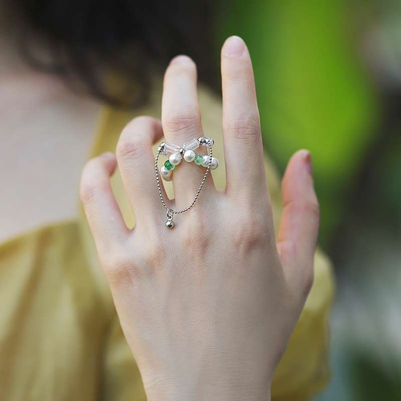 Yuzhu -062 Beaded Ring for Women, a niche design with a double-layer ring band, a unique retro accessory, and an ins cold style with a high-end feel Application Scenario