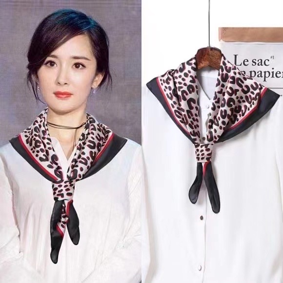Fashion E Scarf details Picture