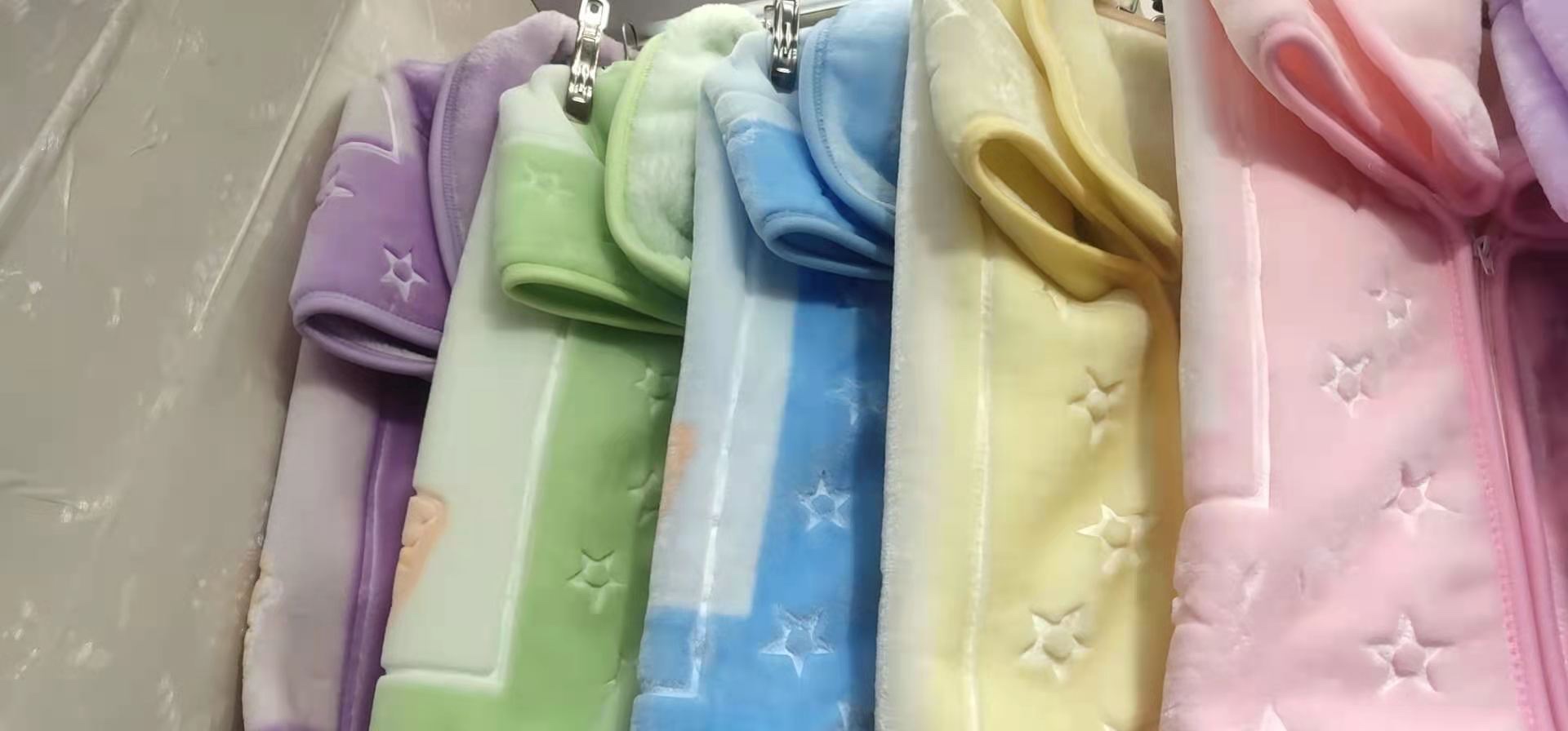 2021 Factory Direct Sales New Explosive Wholesale Children's Windstorm Blanket Zipper 80*90 details Picture