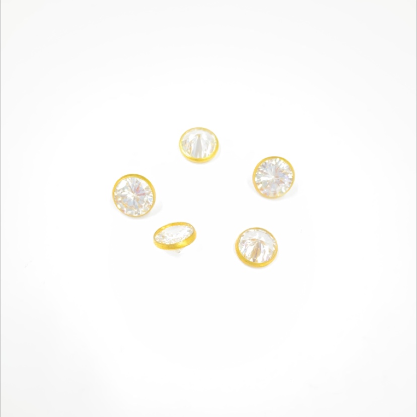 HT01474 A sharp white zircon border